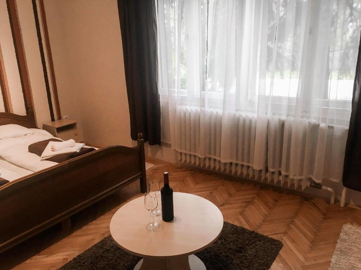 Tompos Vendeghaz Es Pince Otel Villány Dış mekan fotoğraf