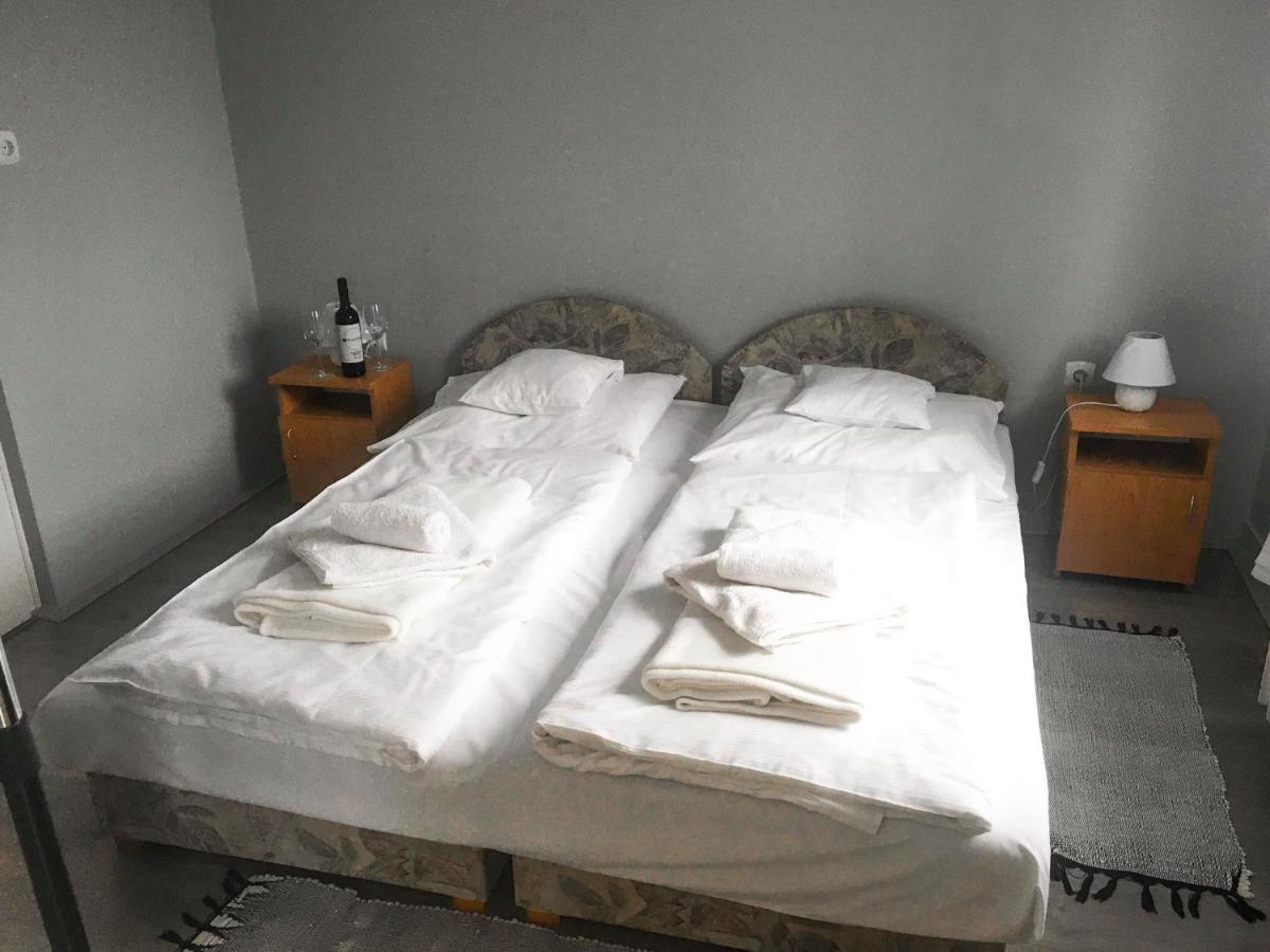 Tompos Vendeghaz Es Pince Otel Villány Dış mekan fotoğraf