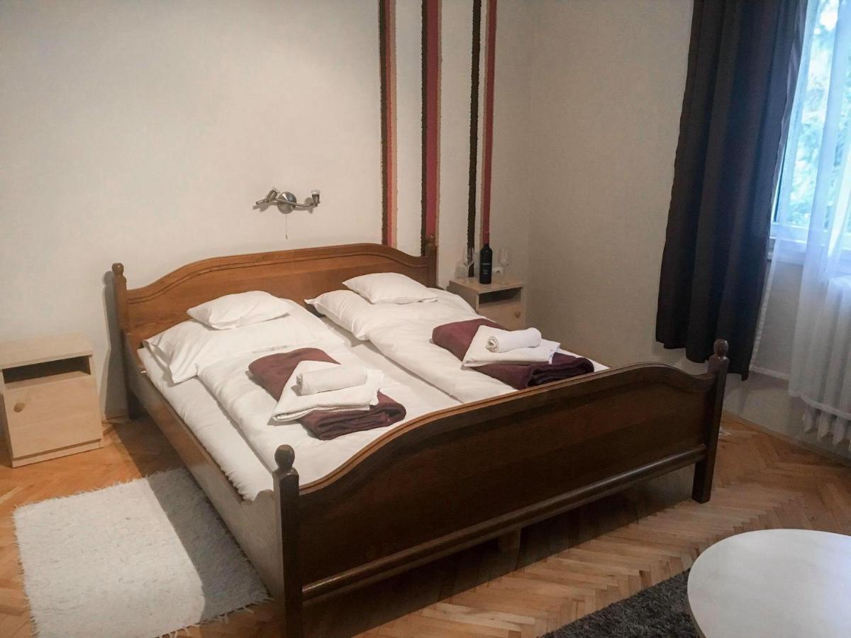 Tompos Vendeghaz Es Pince Otel Villány Dış mekan fotoğraf